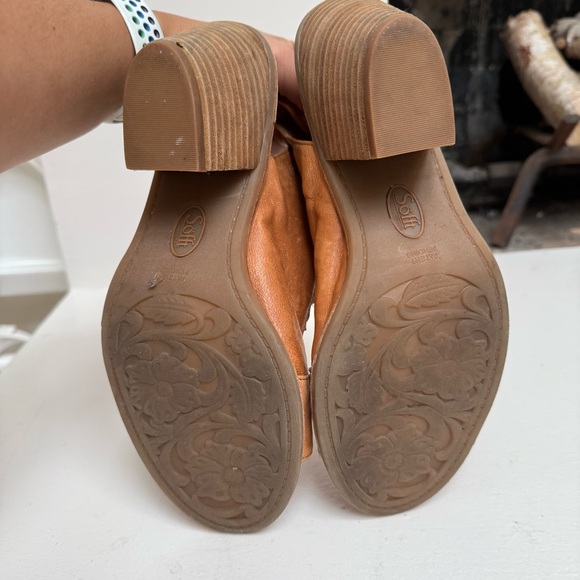 Tan Leather Women's Sandals - Picture 4 of 4